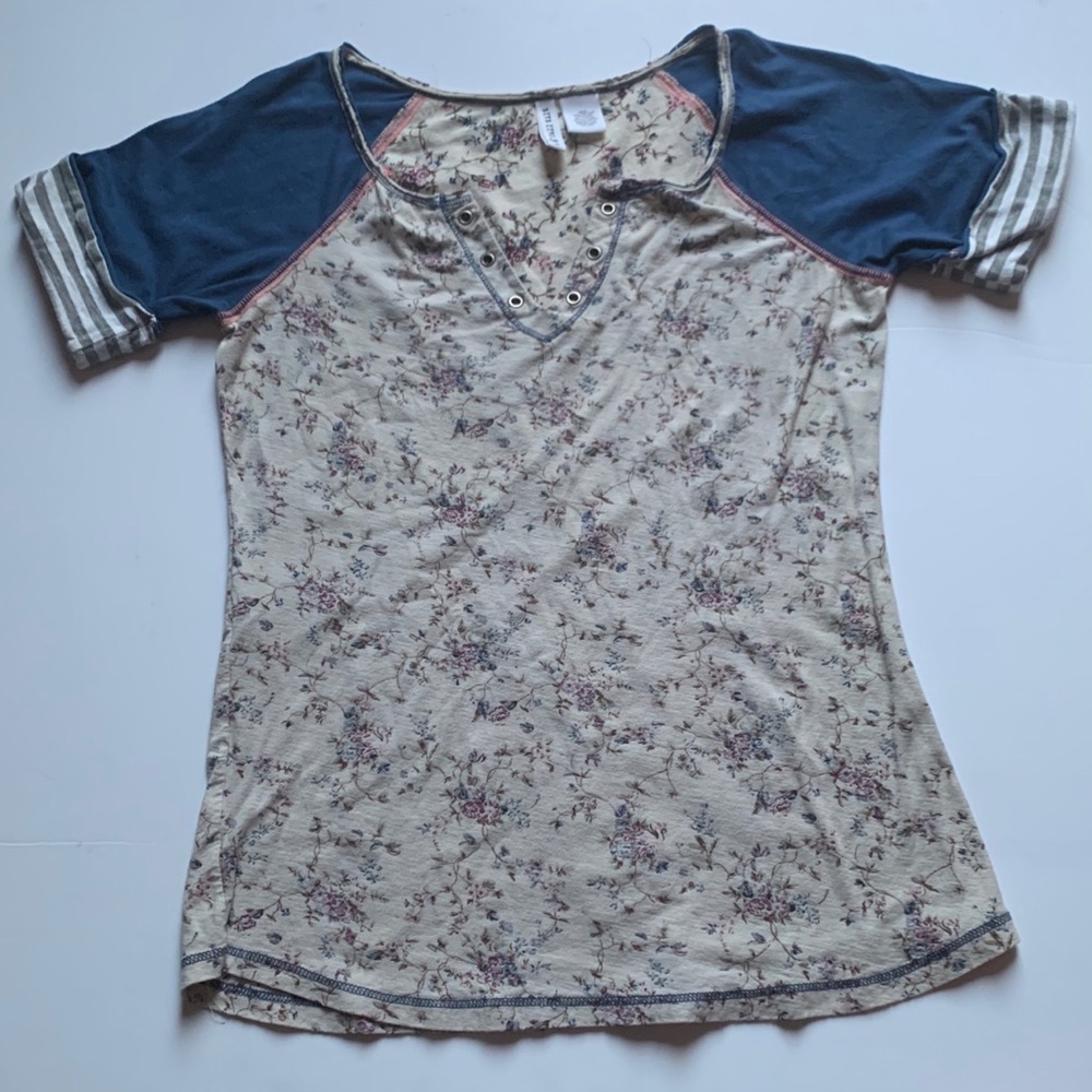 Floral Cream & Blue Raglan Short Sleeve Top